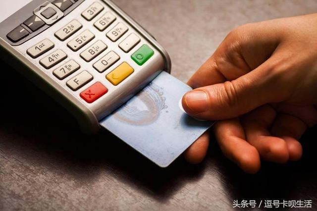 POS机申请：自己买台POS机刷卡、养卡就能提升信用卡额度？