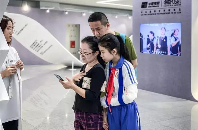 拉卡拉POS机免费办理：中国银联诗歌POS机，是送给深圳人的礼物