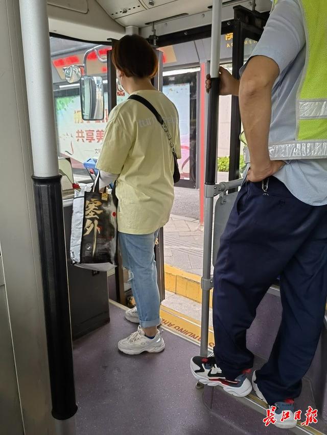 个人POS机：健康码乘车码“一码通刷”！武汉部分公交车“上新”