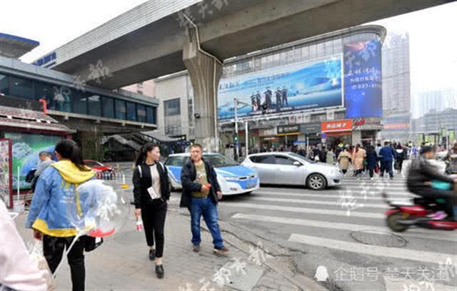 手机POS机：可作人行天桥的地铁站为何“封口”，地铁运营：为保障安全疏导客流