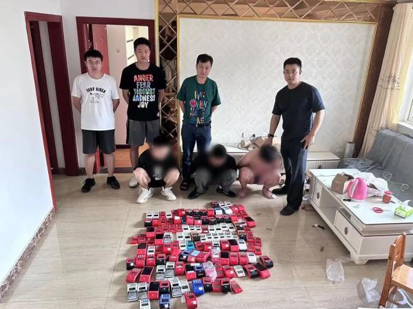 拉卡拉pos机：300余部POS机同时开动2小时入账38万元！警方通报：6人被抓